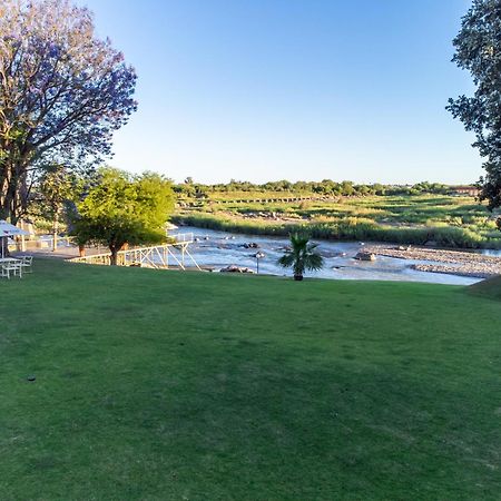 Sunriver Kalahari Lodge Riverside Stay In アピントン エクステリア 写真