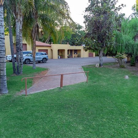 Sunriver Kalahari Lodge Riverside Stay In アピントン エクステリア 写真