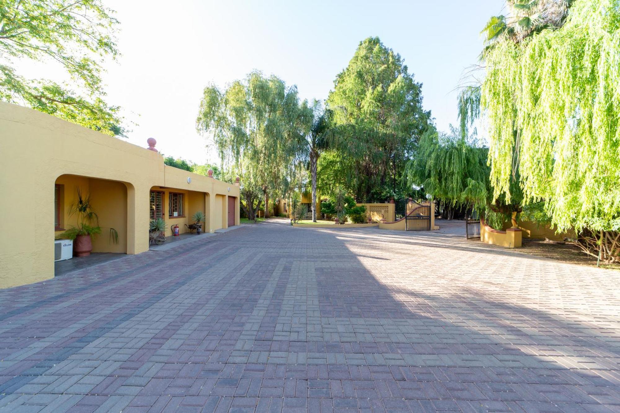 Sunriver Kalahari Lodge Riverside Stay In アピントン エクステリア 写真