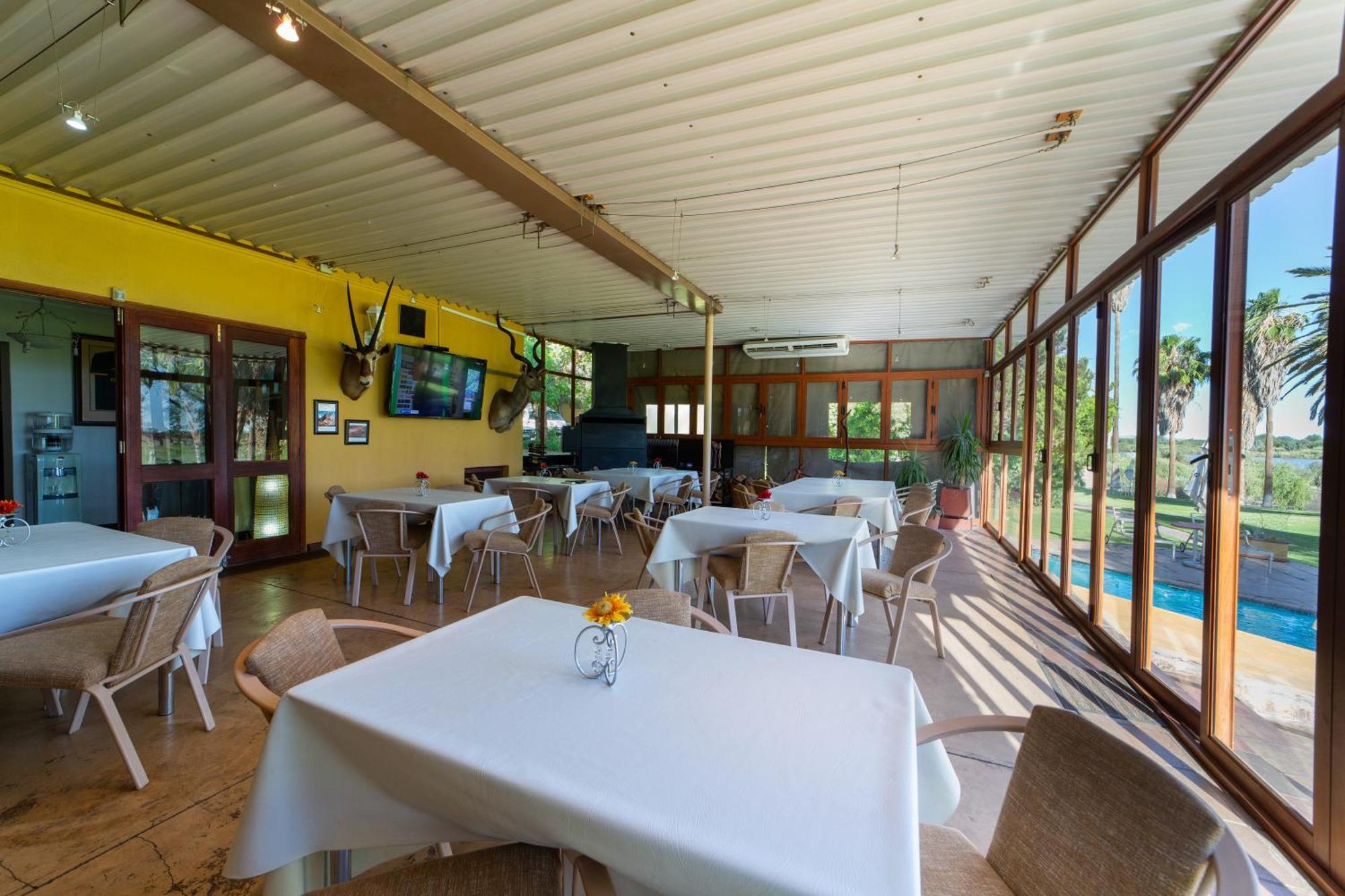 Sunriver Kalahari Lodge Riverside Stay In アピントン エクステリア 写真
