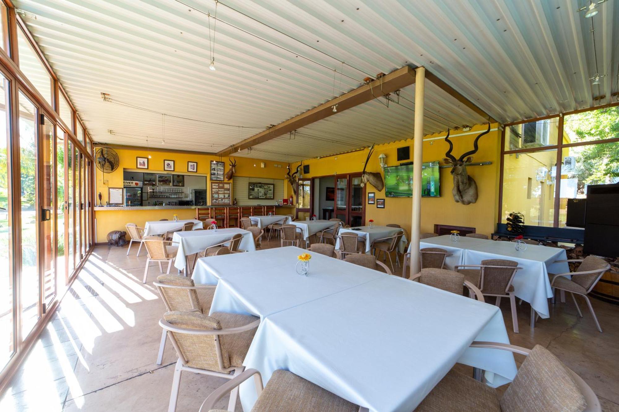 Sunriver Kalahari Lodge Riverside Stay In アピントン エクステリア 写真