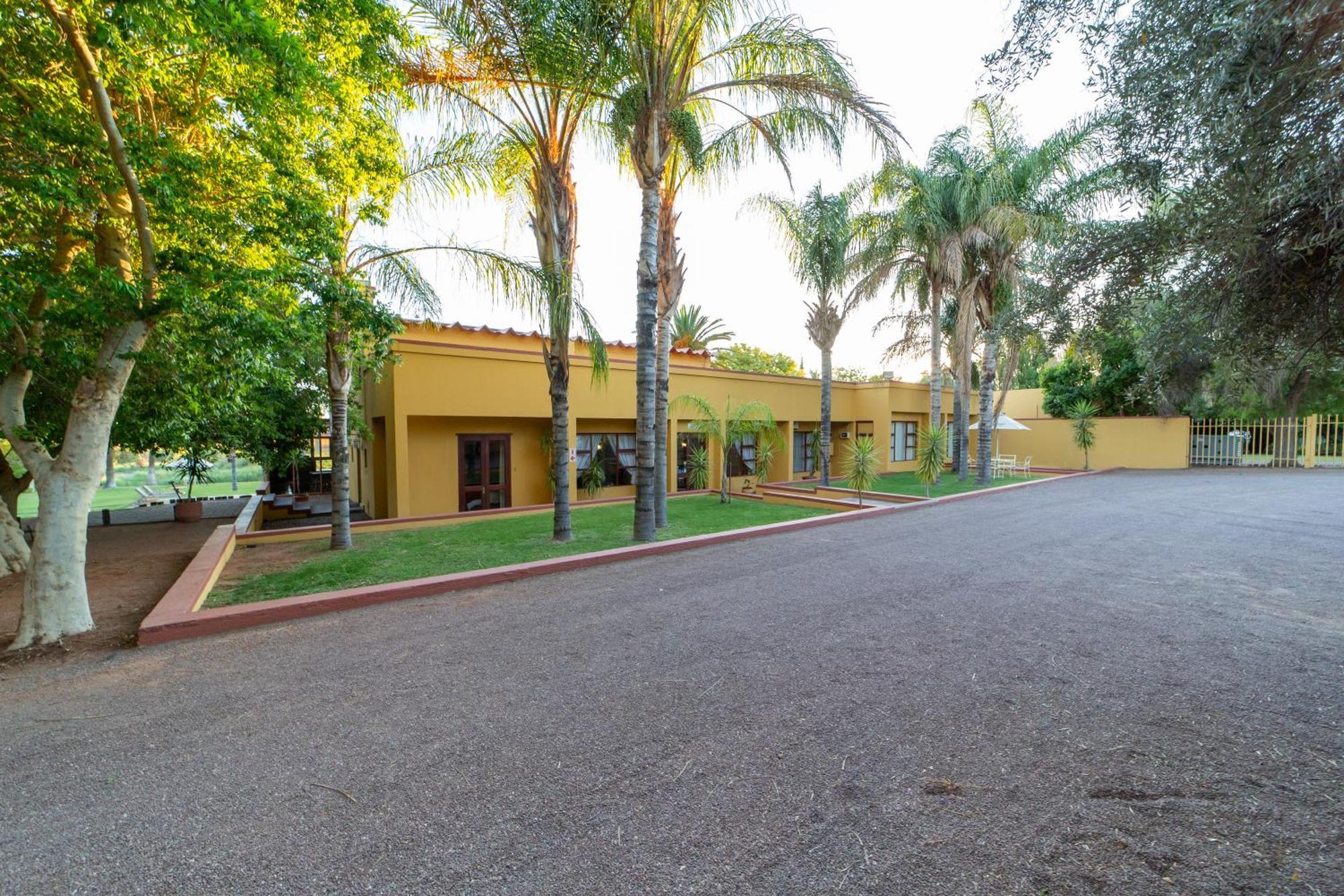 Sunriver Kalahari Lodge Riverside Stay In アピントン エクステリア 写真