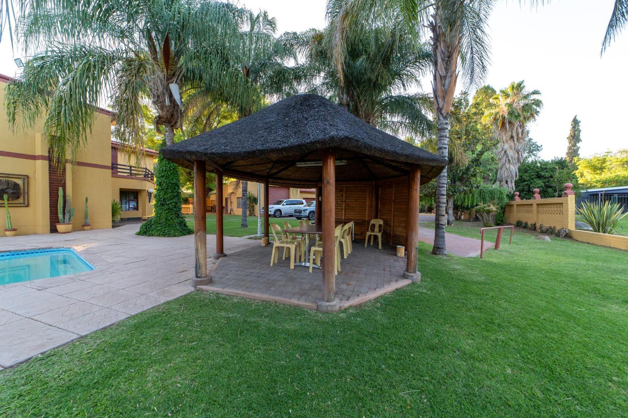Sunriver Kalahari Lodge Riverside Stay In アピントン エクステリア 写真